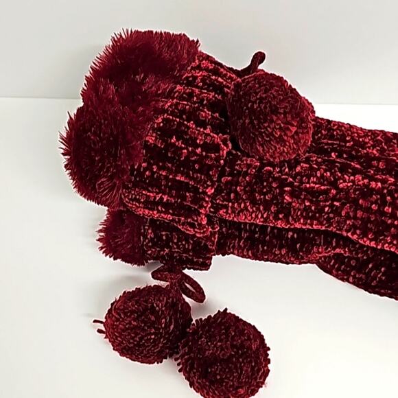 Woman's Maroon Cabin Slipper Socks w/Pom Poms Anti-slip Bottoms Sz 8-11 (NWOT) - Picture 2 of 6